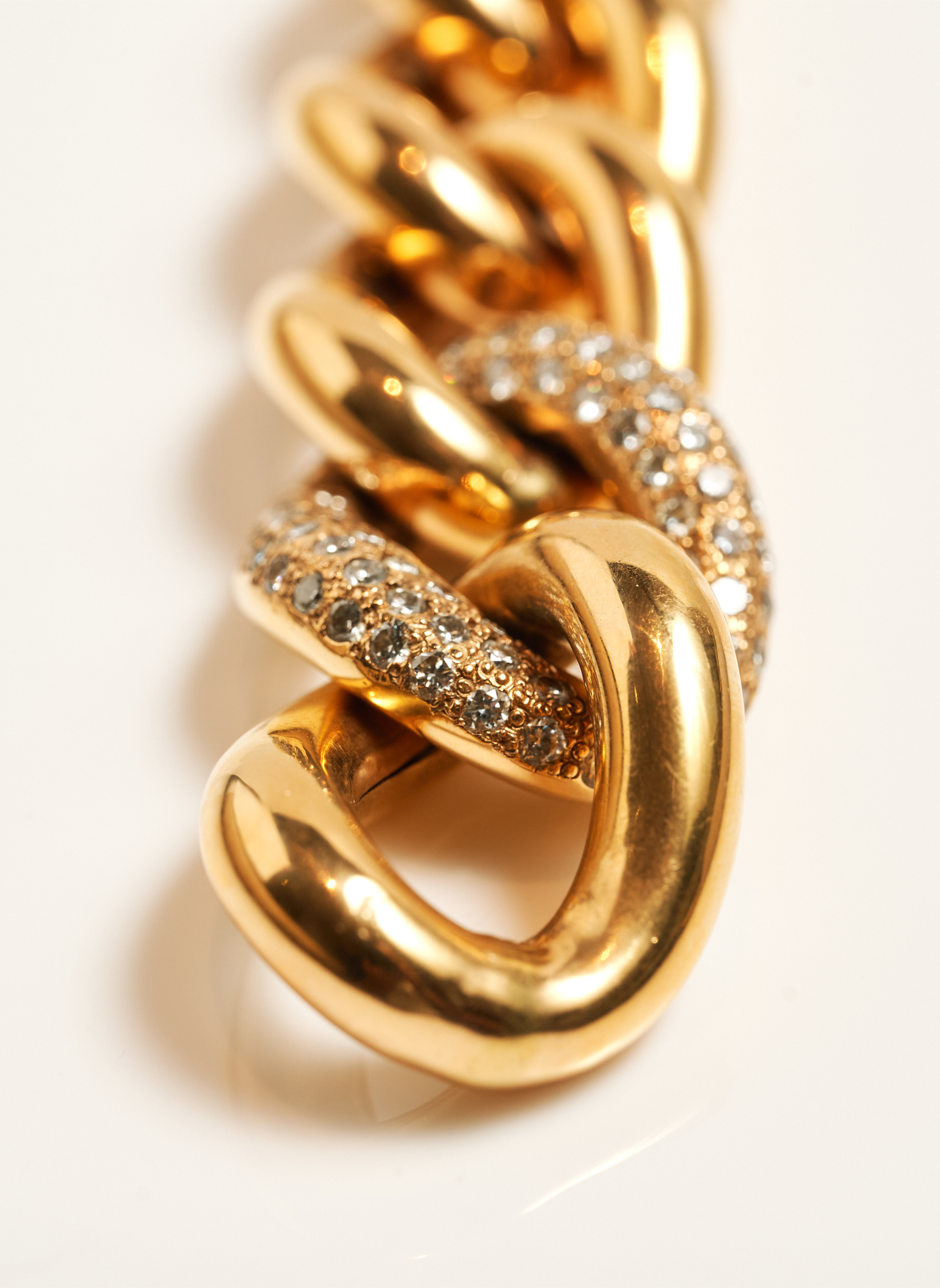 Pulseira de Elo em Ouro Amarelo e Diamantes de Corte Brilhante