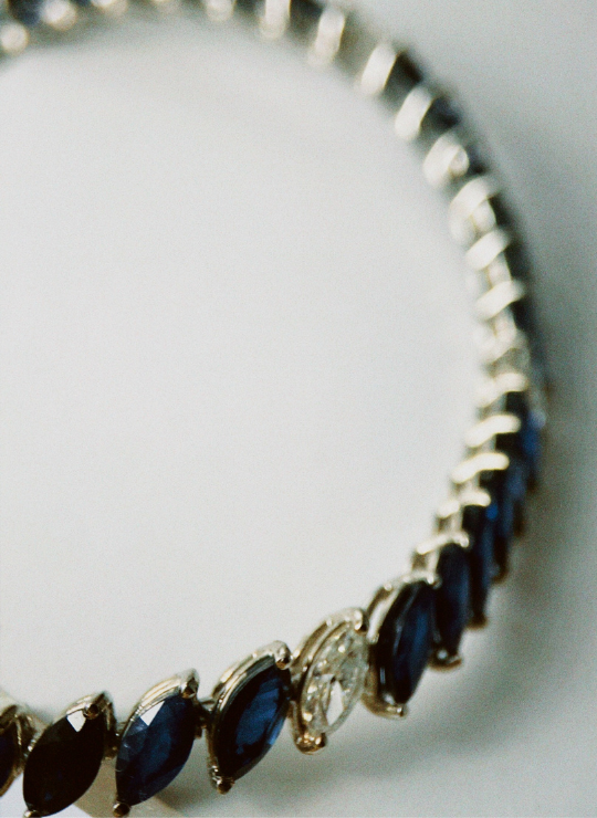 Pulseira Rivière de Safiras e Diamantes Corte Marquise